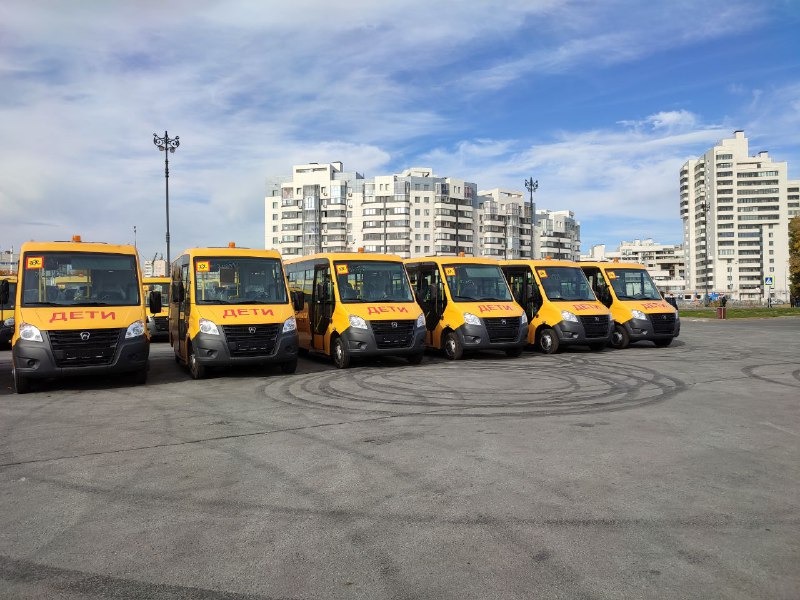 Альметьевский район получил 3 школьных автобуса от Президента Татарстана